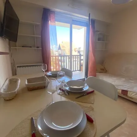 23m Peaceful With Balcony With Sea View !